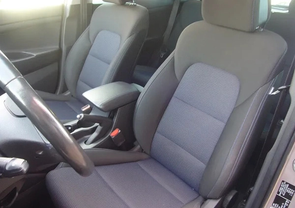 Hyundai Tucson cena 63700 przebieg: 176000, rok produkcji 2015 z Krzeszowice małe 211